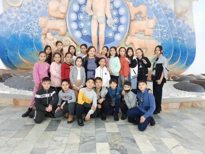 22.11.2022 жылы  5-11 сынып оқушлары Абай театрында "Дариғай" жастар актерлерінің қойған "Жетім" атты қойылымын көріп, үлкен әсер алып қайтты.