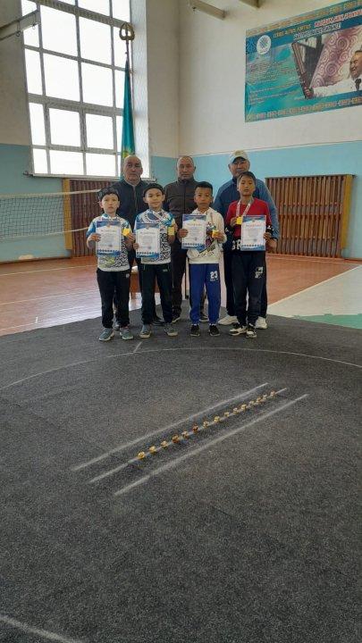 Асық ату жарысынан 2014 -2016 ж.т. кіші жасөспірімдер арасында біздің оқушыларымыз команда бойынша 1-орын иеленді.  Құттықтаймыз!!!  #асықату