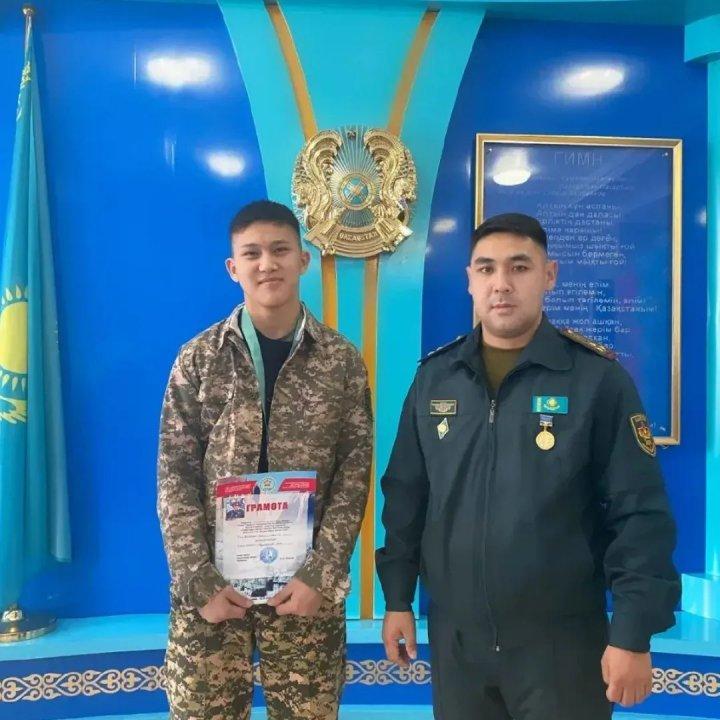 Жауынгер - интернационалист «Қара Майор» Борис Төкенұлы Керімбаевтың жүлдесіне арналған. қалалық әскери - спорттық жарысыта «Оқжатарды жинау» жарысы бойынша ұлдар арасында I-ші орынды жеңіп алғаны үшін 10 "Б" сынып оқушысы Маканов Әли марапатталады