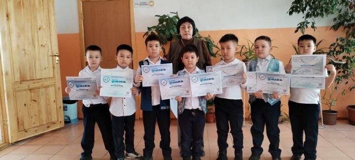 "Кенгуру" ойын-конкурсының жүлдегерлері:  1"Ә" сынып оқушылары: Байғалиев Абзал 1 орын, Кадрбек Батыр 3 орын,  Қабдеш Абылай 3 орын,  Қабидолла Алпамыс 3 орын,  Арман Али 3 орын,  Тоқтағазы Жігер 3 орын,  Наурызбек Нұрғиса 3 орын.