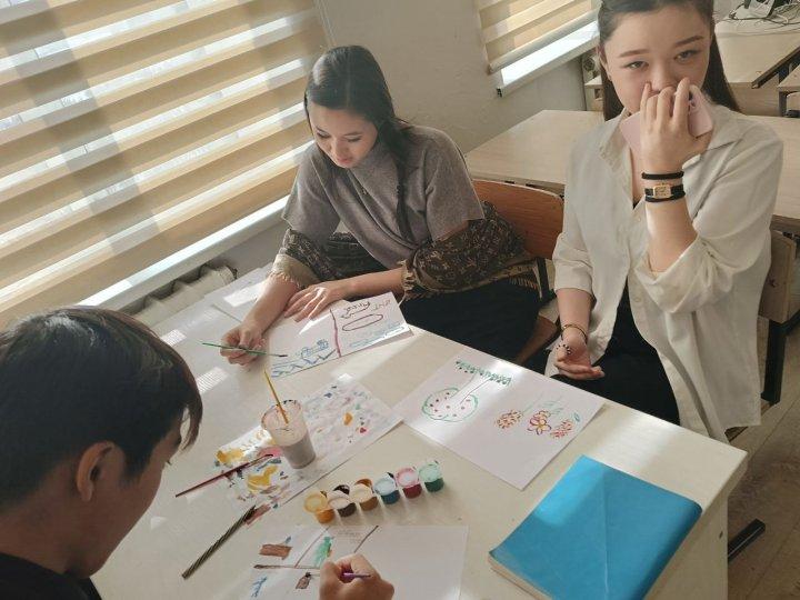 2025 жылдың   ақпаннның 14 күні 11 сынып оқушыларға арналған   «Мен қазір, мен болашақта» тақырыбында арттерапия әдісі арқылы Оқушыларды мақсатқа жету жолдарын көрсету.