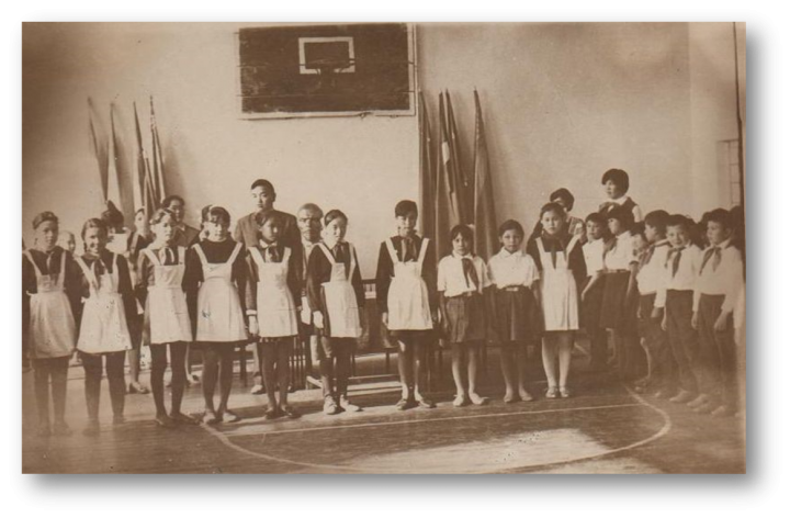 1969-1970 оқу жылы Роза Рымбаева дружина