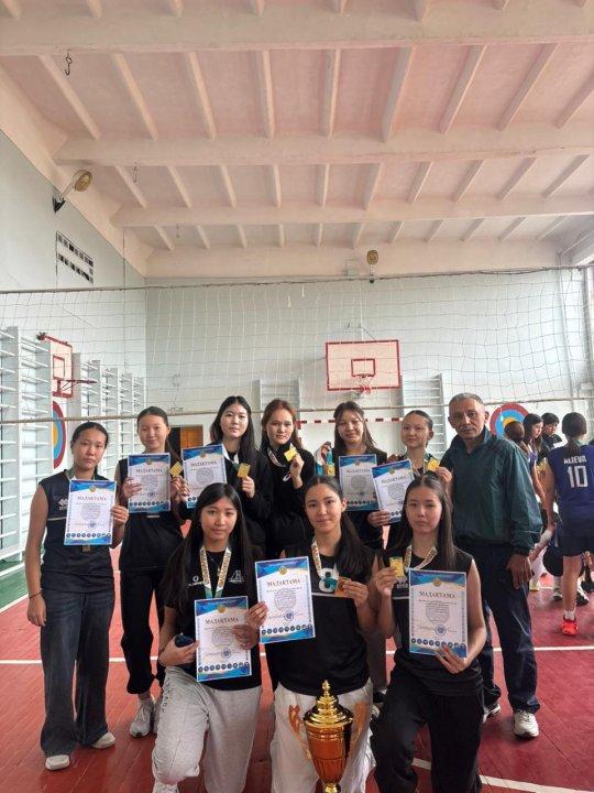 Волейболдан 2011-12 ж/т қыздар арасында  Семей қаласының күзгі чемпионаты. 22-мектеп-лицей командасы 1-орын, қатарынан 5-дүркін қала чемпиондары. Чемпионаттың үздік үйлестірушісі Еркенова Назерке. Жаттықтырушы-оқытушы Оңалбаев Е Т.