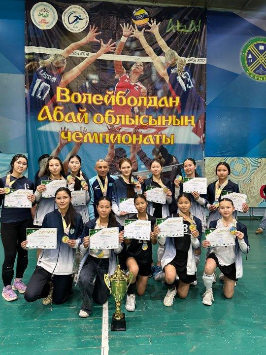 Классикалық волейболдан 2011-12ж/т оқушы қыздар арасындағы Абай облысының күзгі чемпионатында №22мектеп-лицей командасы 1-орын.