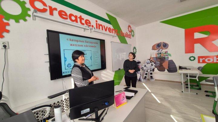 Күзгі каникул жоспары аясында мұғалімдерге авторлық бағдарлама жазуға әдістемелік көмек барысында  “Авторлық бағдарлама дайындау ережелері”тақырыбында семинар өткізілді Жауапты мұғалімдер: Г.Т.Байтемирова Г.Т. Тайтулеуова