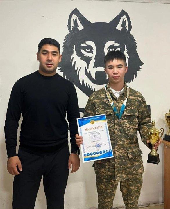 Әскерге шақырушыларға дейінгі жастар арасында әскери-қолданбалы спорт түрінен ашық қала Чемпионатында Кермеге тартылудан II- орын алғаны үшін 9"В" сынып оқушысы Әлмұрат Әділ Марапатталады!! Әскери жетекшісі:Жұмашев Ә. А