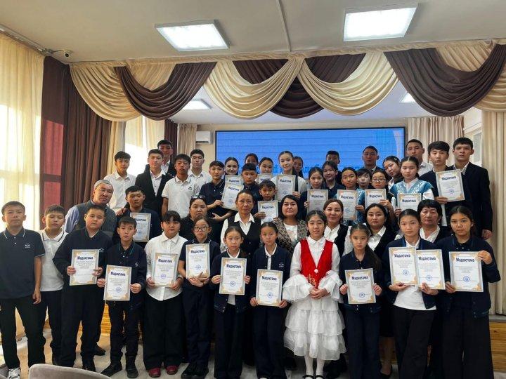 Мектеп-лицейімізде “Қазақ тілі мен әдебиеті, музыка:интеллеки пен инновация жолында” атты қазақ тілі,музыка бірлестігінің онкүндігін қорытындылауға арналған әдеби-музыкалық кеш өтті.