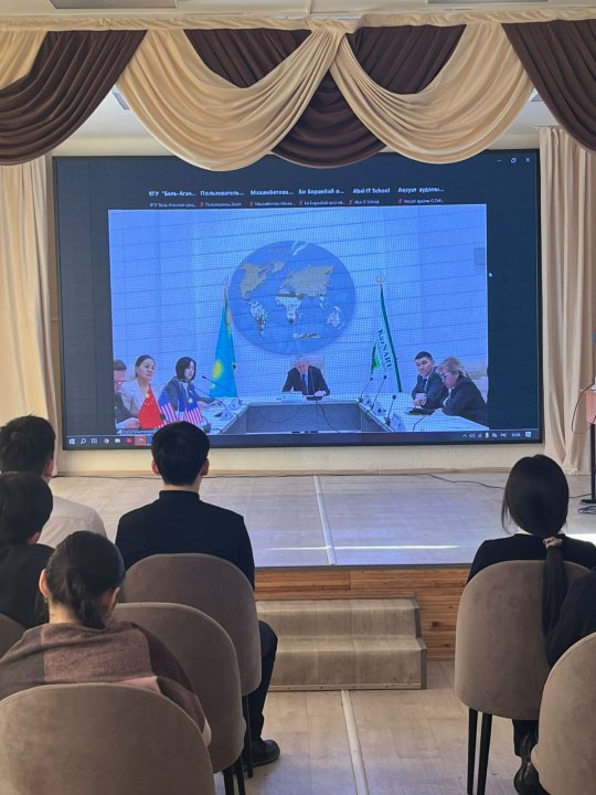 2026 жылғы 21 қаңтарда 11-сынып оқушыларына арналған ZOOM платформасы арқылы «Мамандықты дұрыс таңдау – болашаққа бастар жол» тақырыбында онлайн кездесу өткізілді.