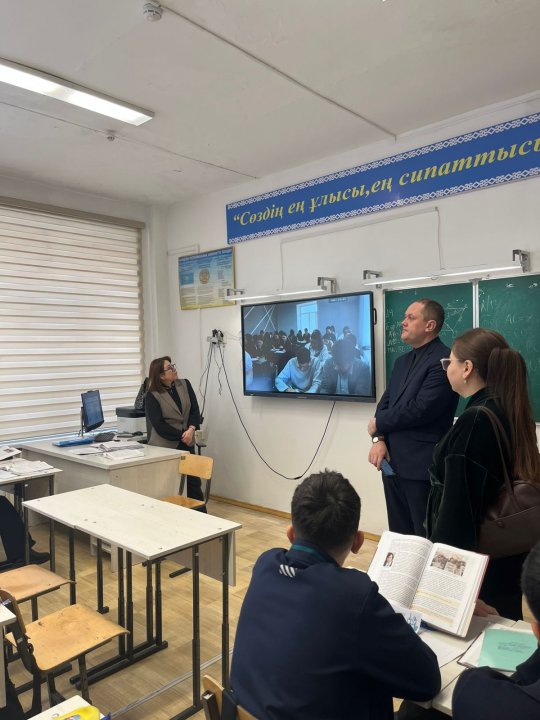 ‎2026 жылғы 22 қаңтар күні мектебімізде кәсіптік бағдар беру жұмысы аясында 9-сынып оқушыларына “ Жоғары гуманитарлық заң және техникалық колледжінің” өкілдері арнайы келіп, оқушылармен кәсіби бағыт-бағдар беру жұмыстарын жүргізді.