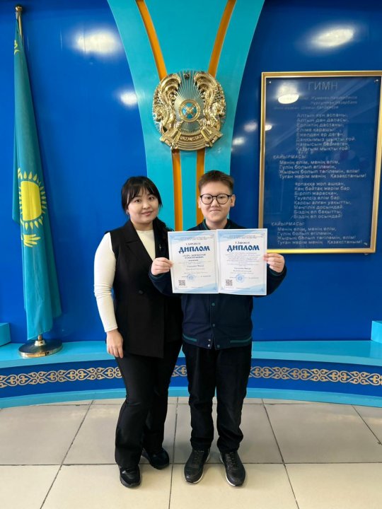 Облыстық «ΖΕΙΙΝ» және “ЛингвоЛэнд” ЗИЯТКЕРЛІК КОНКУРСЫНЫҢ ағылшын тілі пәні бойынша жүлдегері 5 «В» сынып оқушысы Сансызбай Мансұр І дәрежелі дипломмен ΜΑΡΑΠΑТТАЛАДЫ Жетекшісі: Ілиясова Дамира Ғабпаскызы