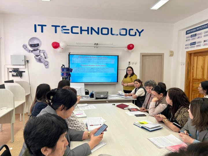 Мектебімізде 8 «В» сыныбының білім сапасы мен тәртібіне байланысты педагогикалық консилиум өткізілді. Консилиумның мақсаты – оқушылардың оқу жетістіктерін талдау, білім сапасының төмендеу себептерін анықтау және тәртіп мәселелерін қарастыру